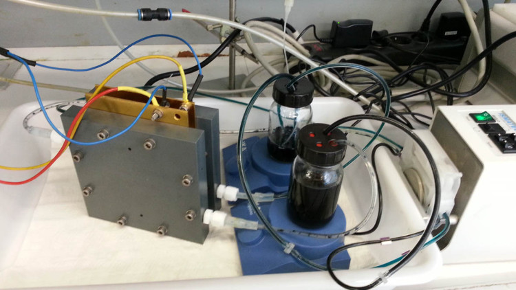 elektrochemische Batterie für Solar-Tankstelle der Saar-Uni