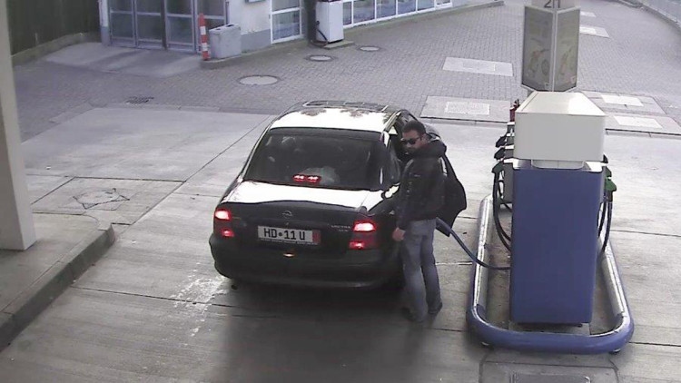 Hier wurde der Dieb beim Tankbetrug gefilmt.