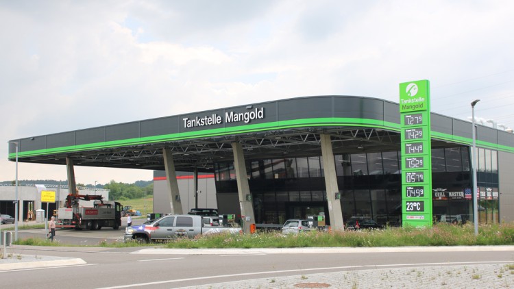 Tankstelle Mangold: außen