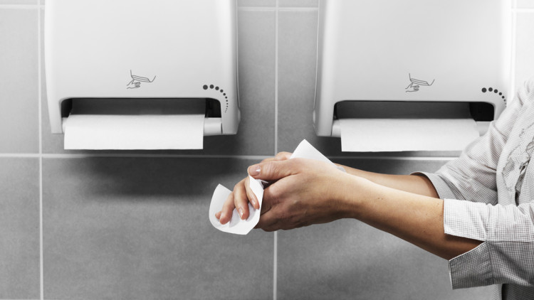 66% der Befragten bevorzugen beim Händetrocknen Papier.