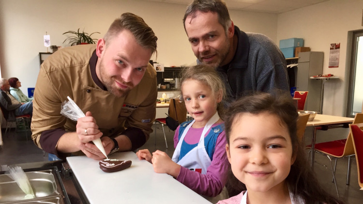 Debag-Weihnachtsbacken 2018: Kinder lernen den Bäckerberuf spielerisch kennen