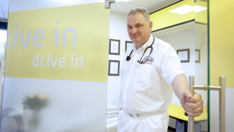 Wohl zu wenig Patienten: "Dr.ive inn" Dieter Zakel hat seine Tankstellen-Praxis geschlossen