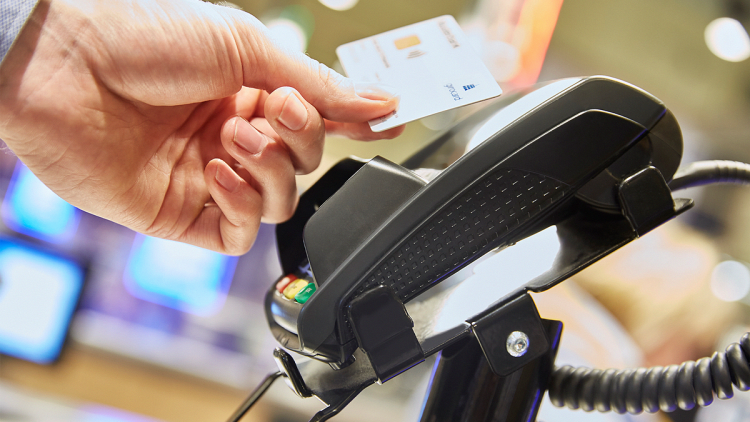 Mit der Girocard kontaktlos bezahlen