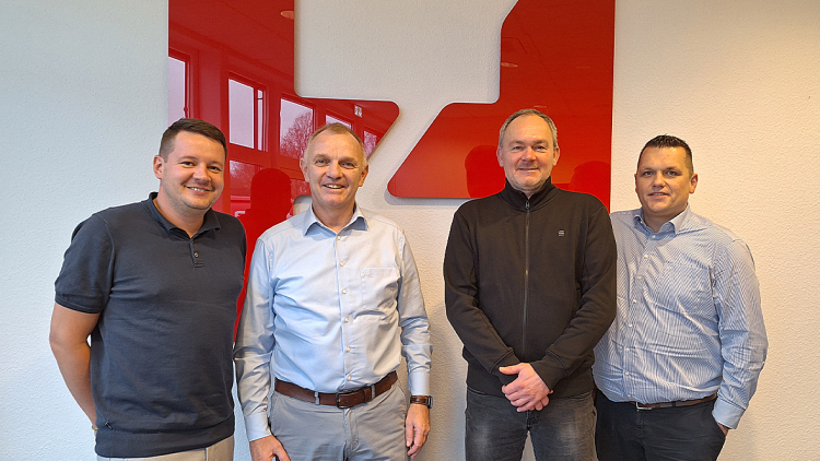 (V.l.n.r.): Markus Hoyer (geschäftsführende Gesellschafter), Wolfgang Cezane (Director Energy Stations, Lekkerland), Jörg Tiedemann (Leiter Produktbereich Tankstellen bei Hoyer) und Fabian Kiepke (Key Account Manager bei Lekkerland).