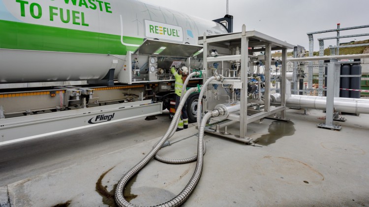 Das erste Reefuel wird geliefert.