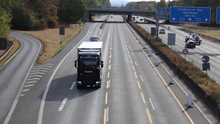 Lkw_Verkehr_Sascha_Thelen_dpa