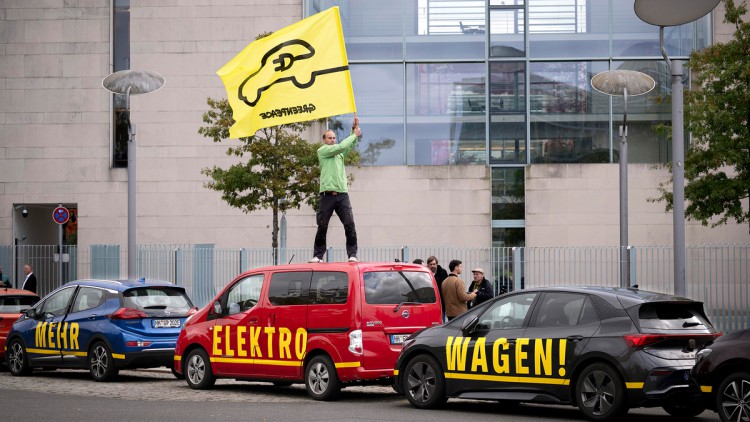 E-Auto Protest Mehr Elektro Wagen