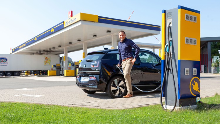 Westfalen-Tankstelle mit E-Ladesäule