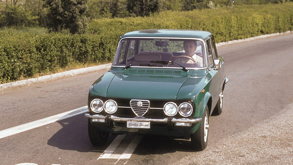 Lahm und laut – Die Alfa Romeo Giulia fand mit müdem 52-PS-Diesel ab 1976 fast nur bei Behörden Abnehmer.
