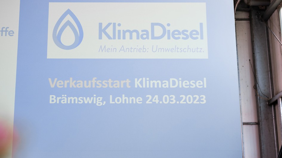 Verkaufsstart von Klima Diesel 25 an der Tankstelle von Ludger Brämswig in Lohne