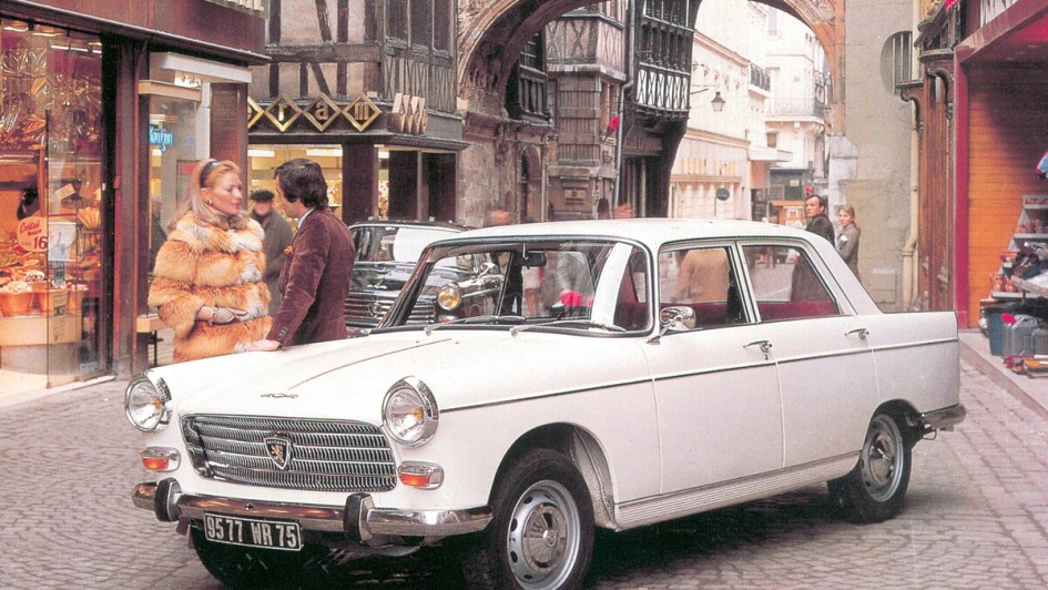 Kopiervorlage für acht Marken – Der Peugeot 404 debütierte 1960 in ikonischen Trapezlinien, die Pininfarina auch für viele englische Marken adaptierte.