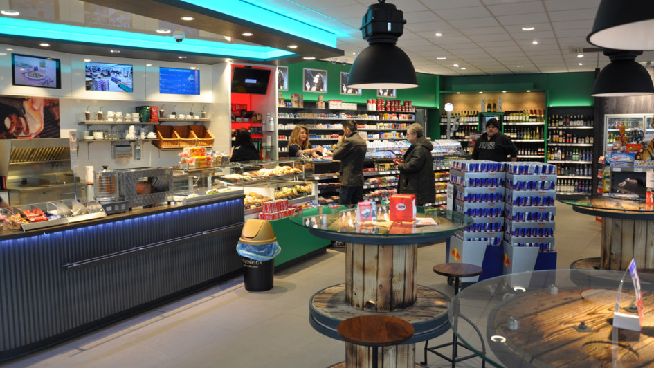 Eröffnung der Aral-Tankstelle von Bavaria Petrol in Ottobrunn: Shop und Bistro 1