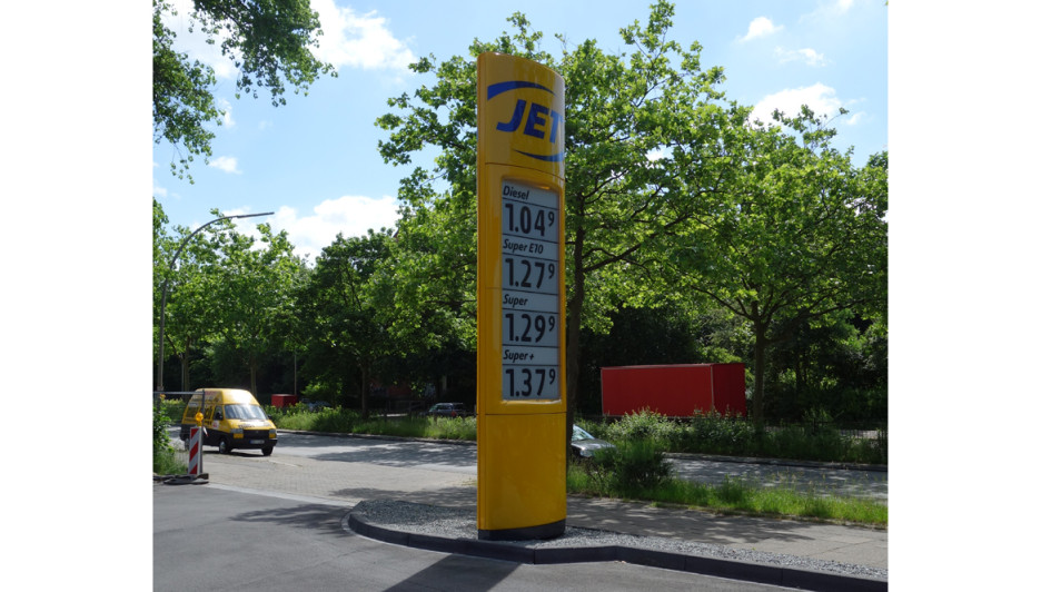 JET-Tankstelle Hamburg-Steilshoop: Preismast mit E-Paper-Technologie