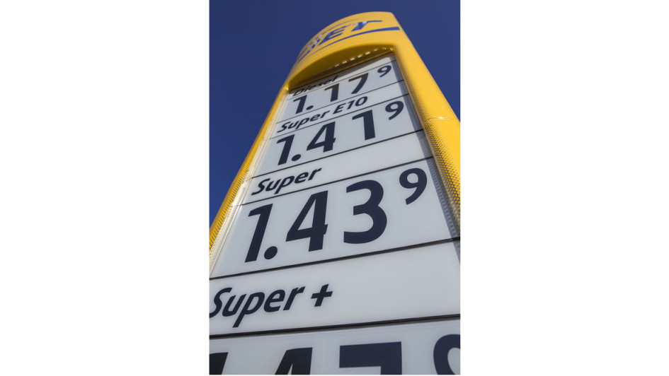 Jet-Preisanzeige mit E-Paper-Display