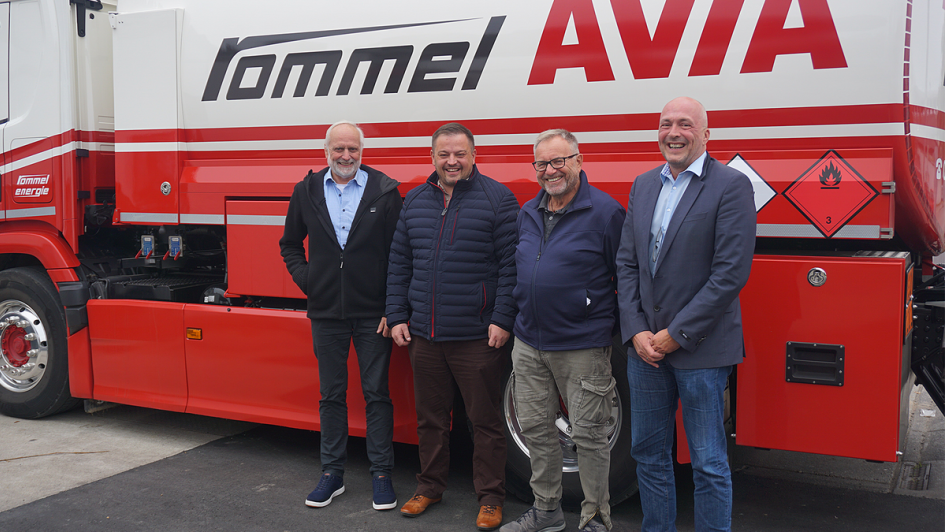 Die Projektpartner (v. l. n. r.): Bauleiter Manfred Schmidt, Bauherr Patrick Rommel, Projektkoordinator Thomas Zink und Tankanlagenbauer Oliver Führer