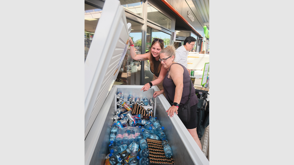 Finch an der HEM Tankstelle Berlin-Hellersdorf